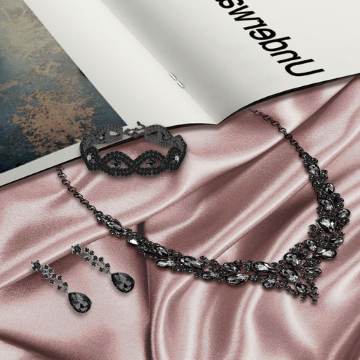 Conjunto De Joyas Para Mujer Collar Y Aretes Y Pulsera negro