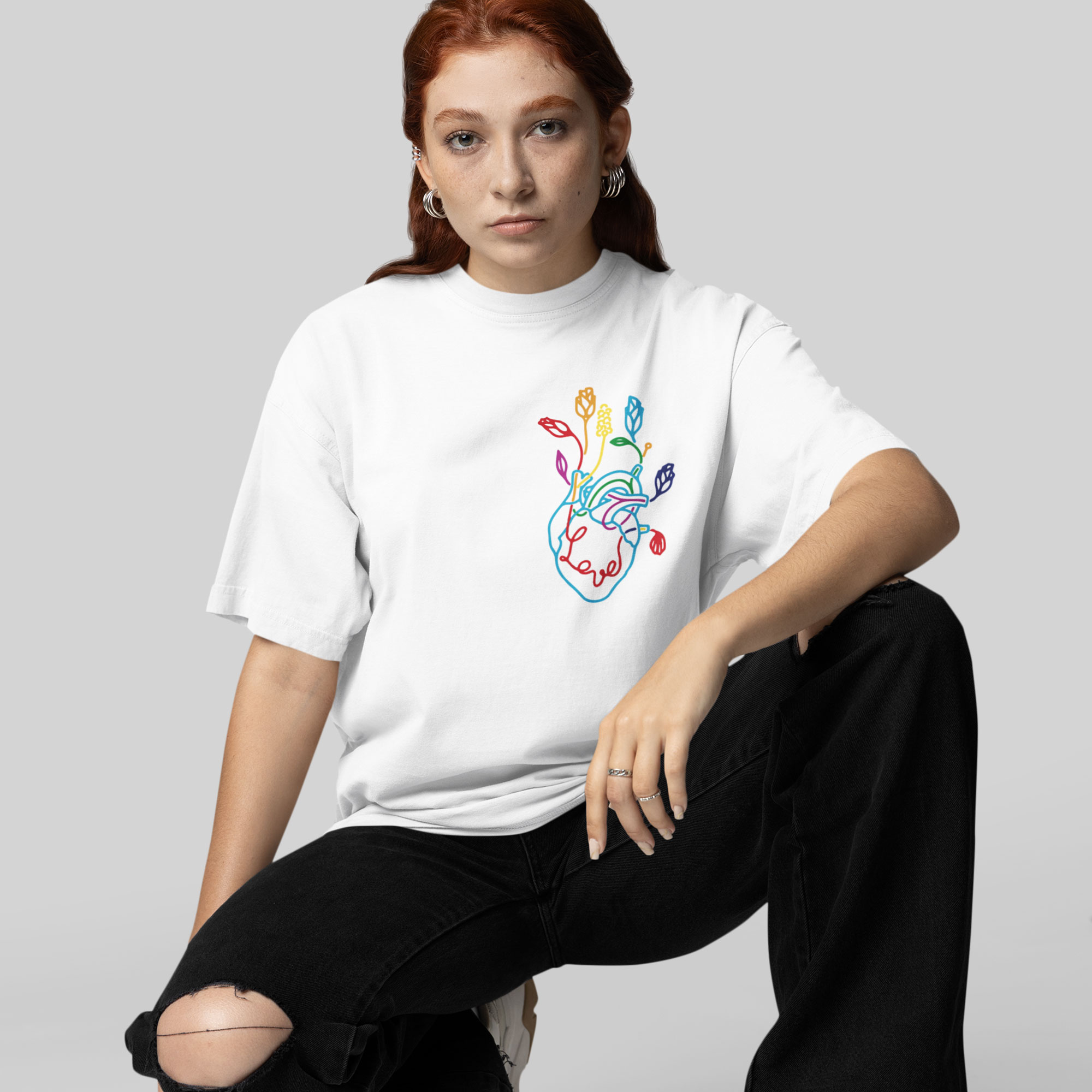 Playera Oversize de Manga Corta Unisex con Diseño de Corazon Flores Blanca Cómoda y de Alta Calidad