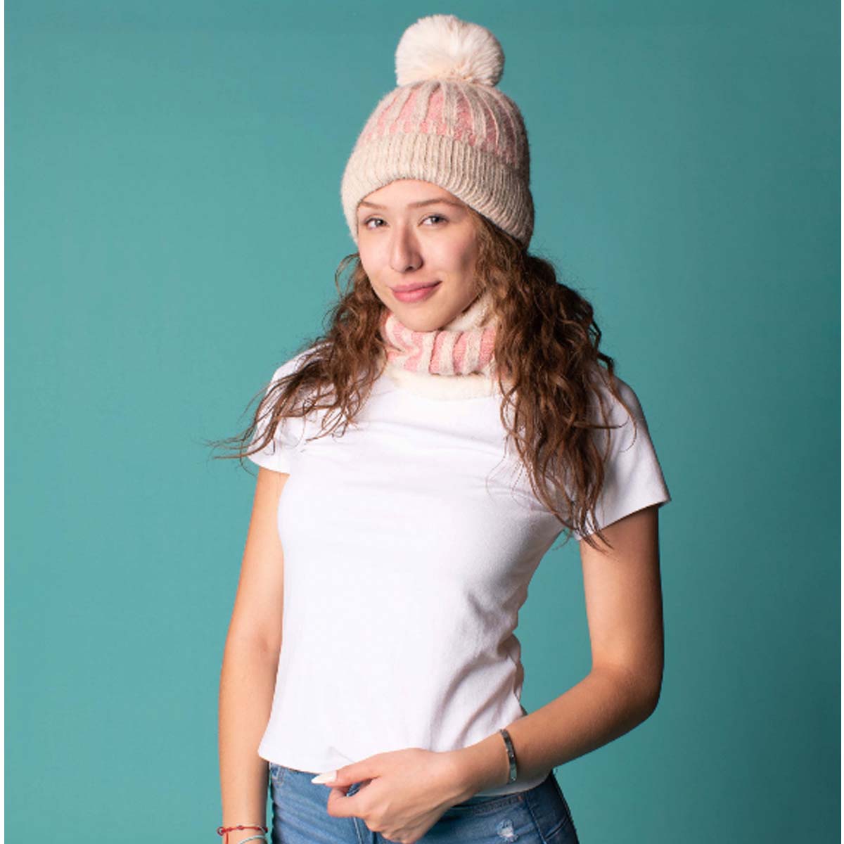 Gorro Tejido Afelpado Beige Rayas Rosas con Pompón  
