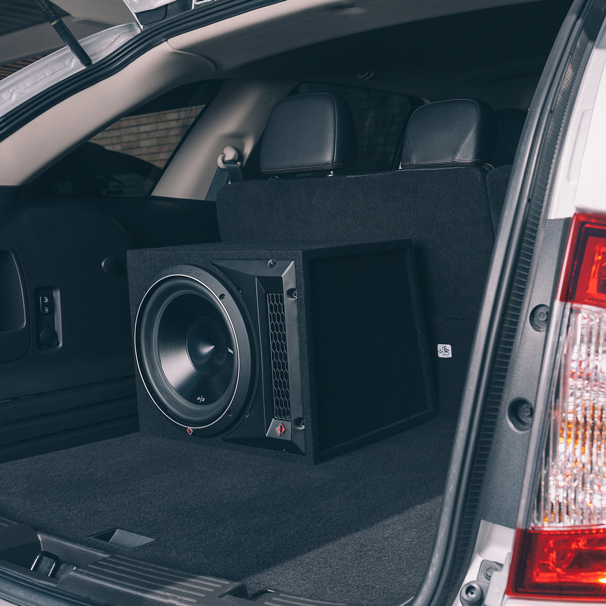 Cajón con Subwoofer Amplificado Rockford Fosgate P3-1X12 1200W 12 PLG