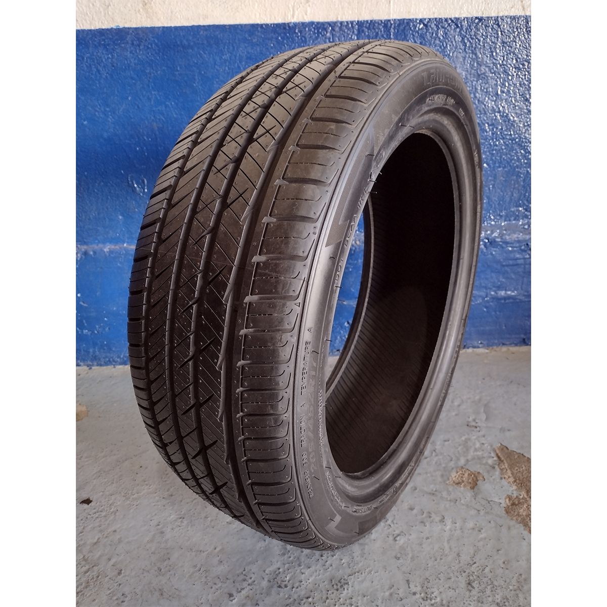 LLANTA 225/55R19 LAUFENN LH01