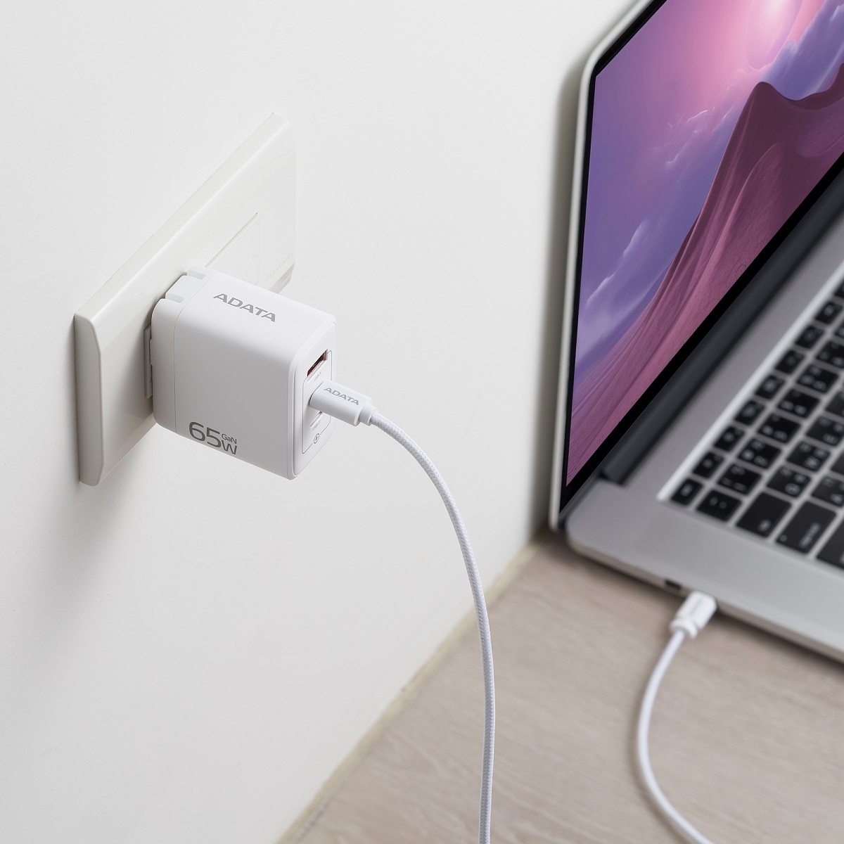 Cargador de Pared Adata GaN 65W 1x USB-A 2x USB-C Negro CHARGERU-0653-QCPDBK