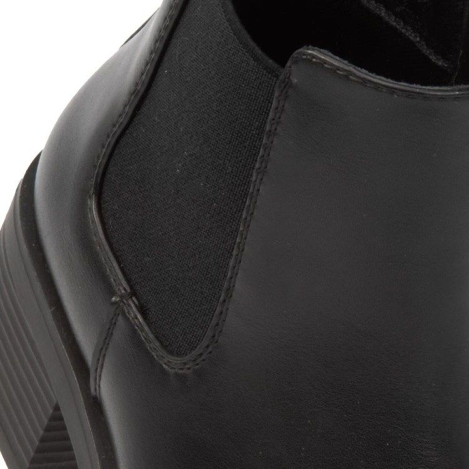 Bota para mujer, tipo botín, con cierre y elástico, acabado napa, marca Tierra Bendita, color negro 1141868