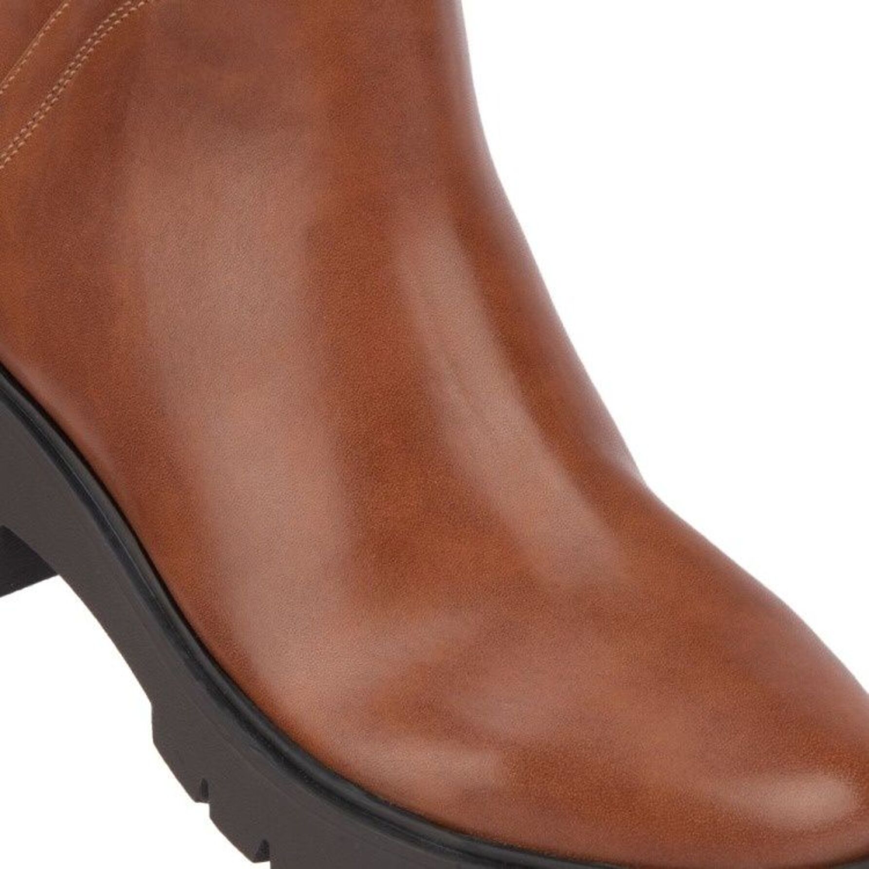 Botín para mujer, con acabado napa y suela track, color cognac, marca Tierra Bendita 1179267