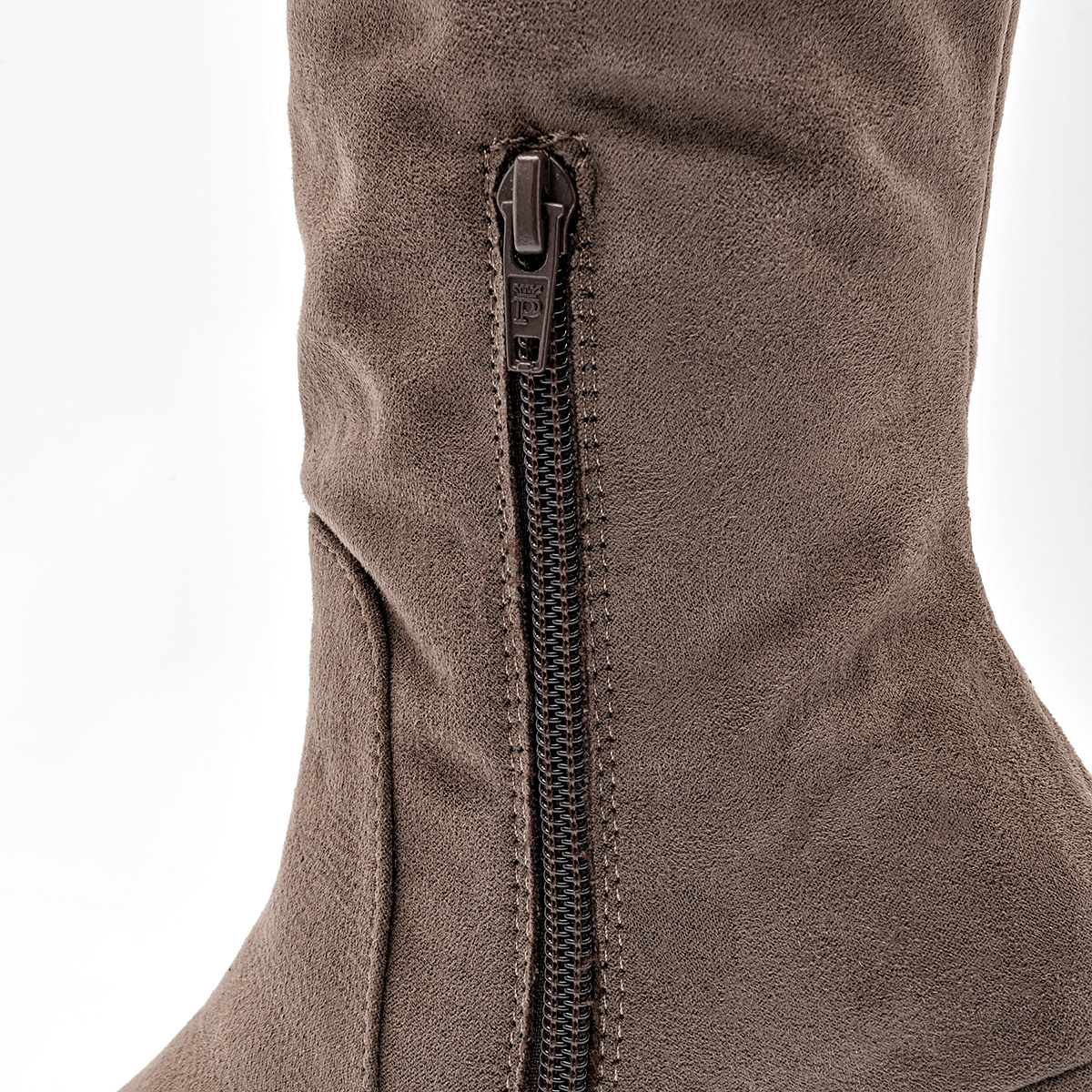 Catalina Bota Larga Mujer En Gamuza Tacon Cuadro 8cm Tubo 26 cm Color Cafe E9