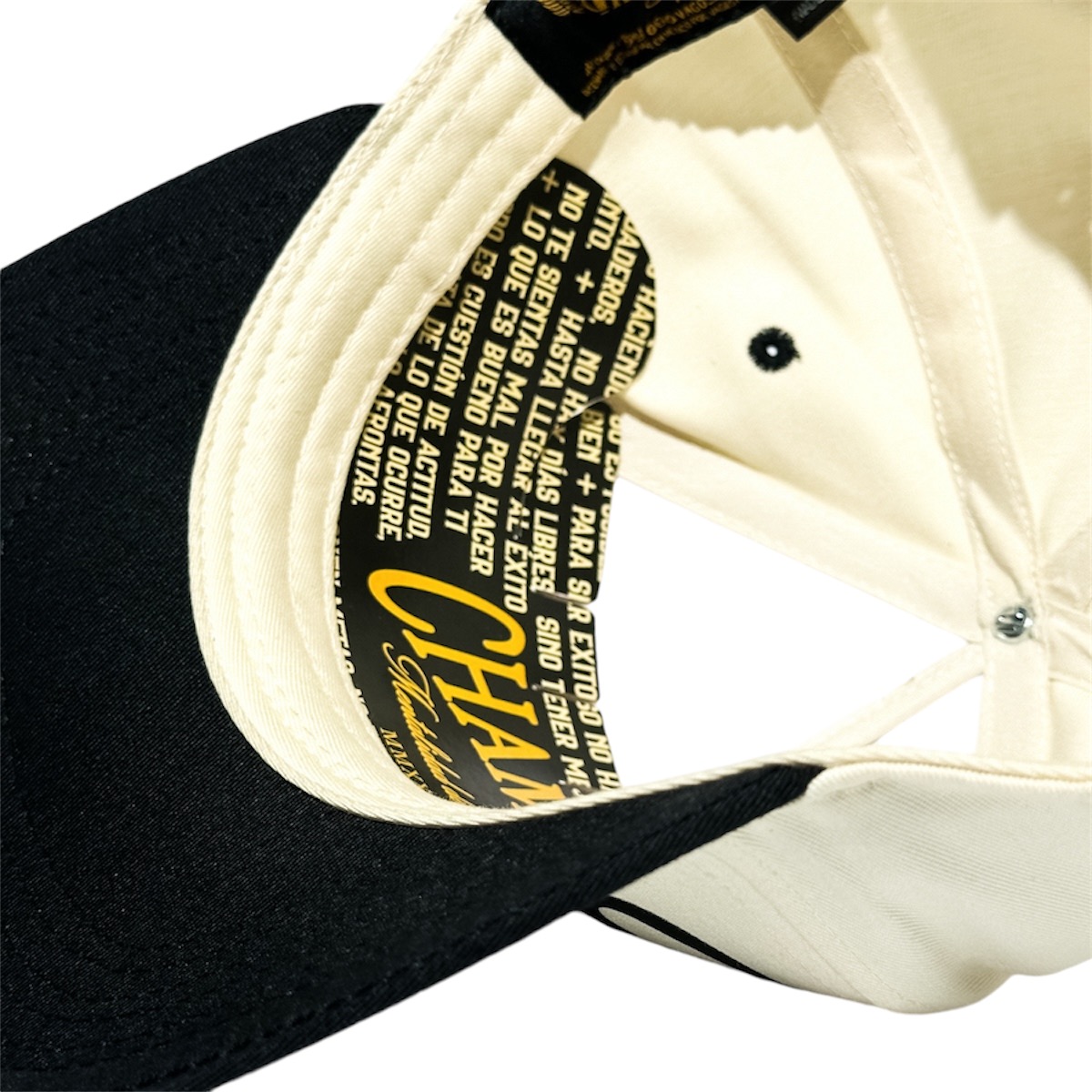 VAGO Style CHAMPION Gorra Artesanal Marfil Visera Curva