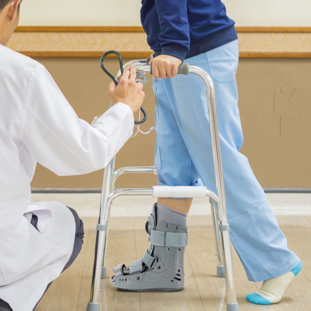 Bota Ortopedica Larga Ferula Inmovilizador De Tobillo Y Pie gris