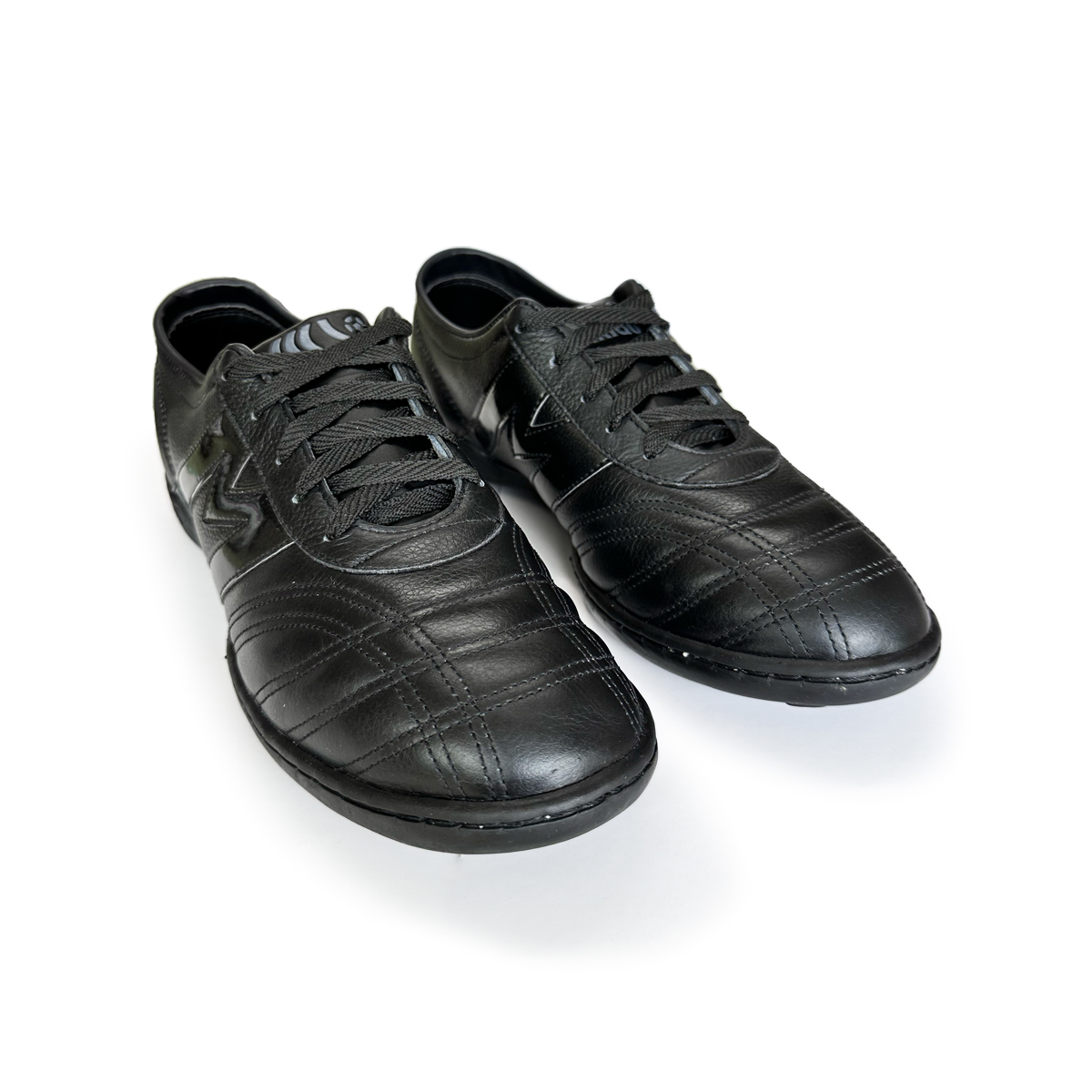 Manríquez Tenis de Fútbol Turf Negro Profesional