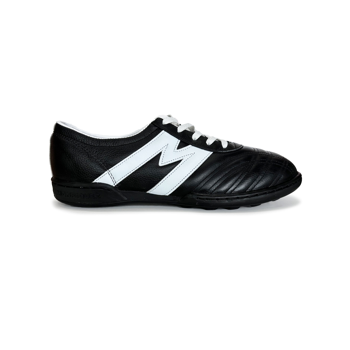 Manríquez Tenis de Fútbol Turf Negro Blanco Profesional