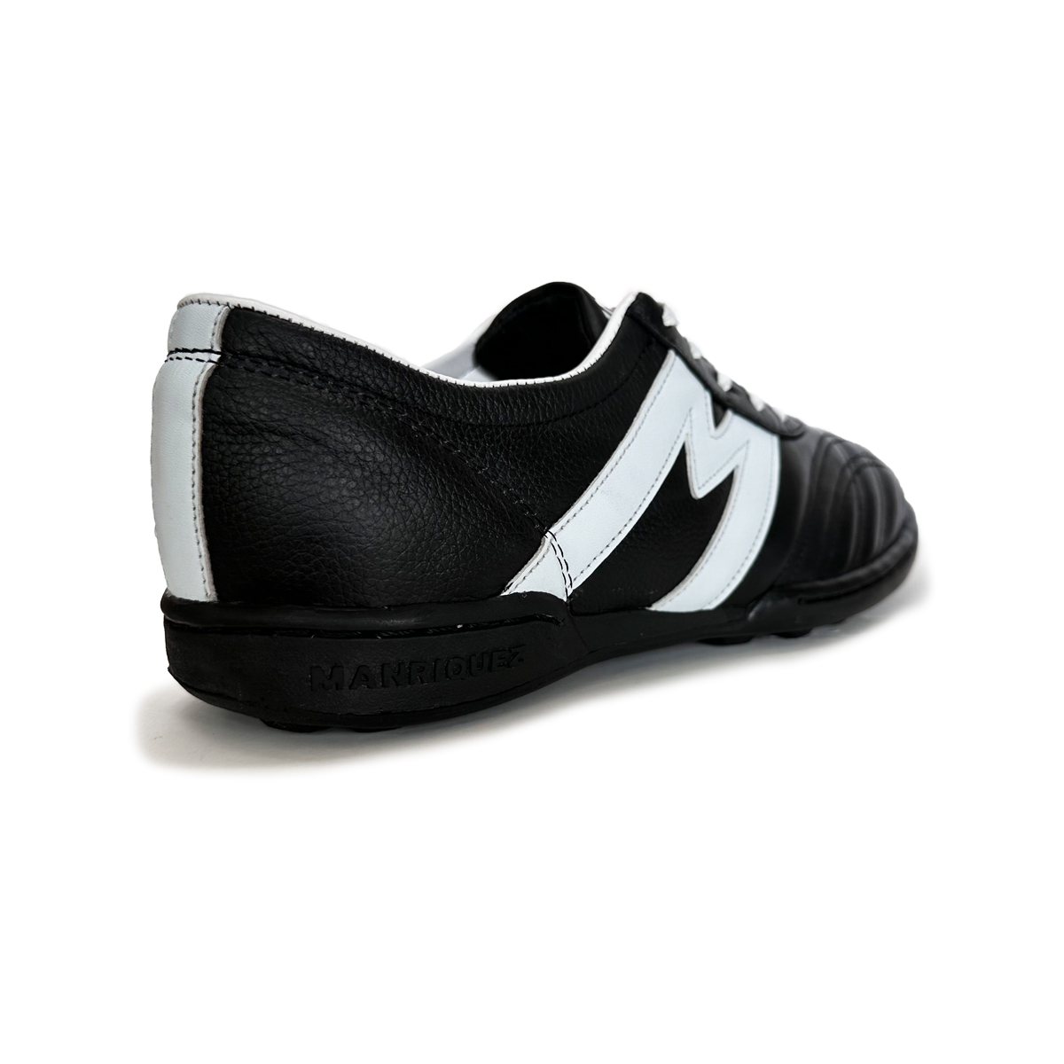 Manríquez Tenis de Fútbol Turf Negro Blanco Profesional
