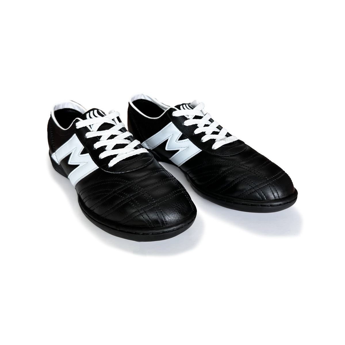 Manríquez Tenis de Fútbol Turf Negro Blanco Profesional
