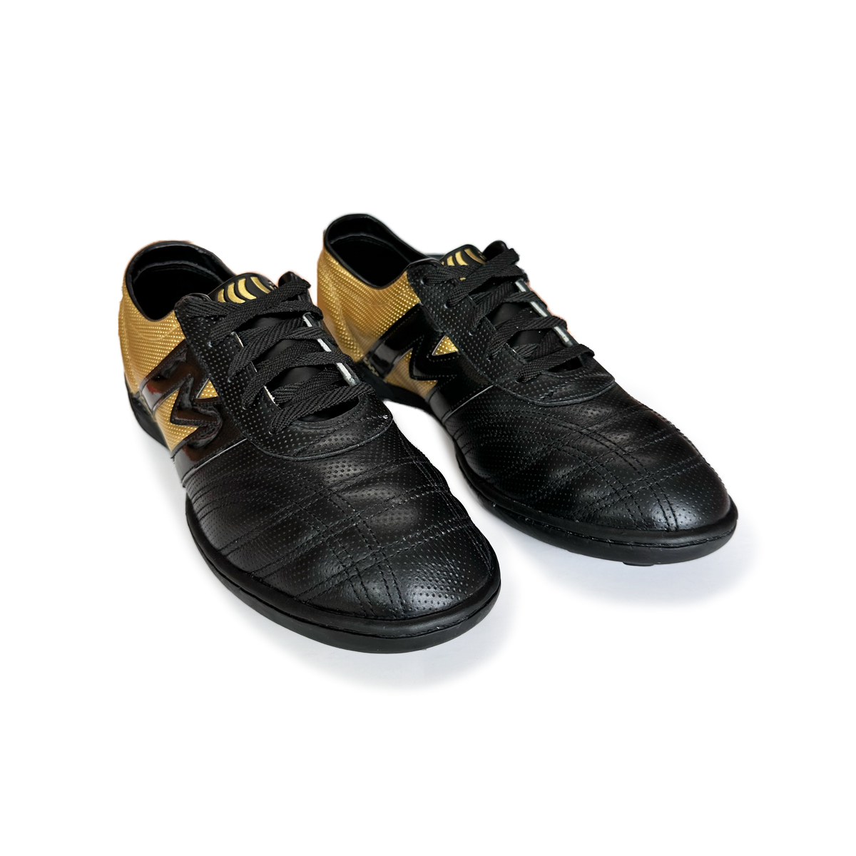 Manríquez Tenis de Fútbol Turf Negro/Oro Profesional