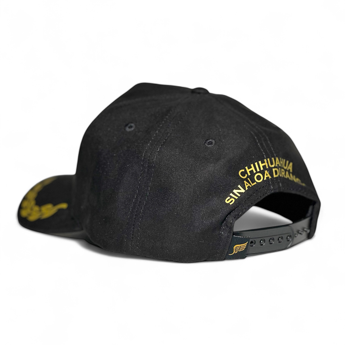 Vago Style Gorra Triángulo Dorado Snapback Negra Visera Curva de Gamuza