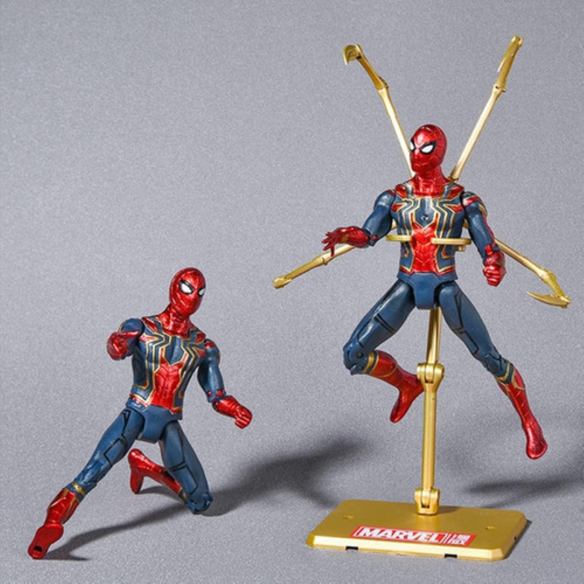 Marvel Iron Spiderman Con Figura Accion Articulada Con Luz rojo azul 
