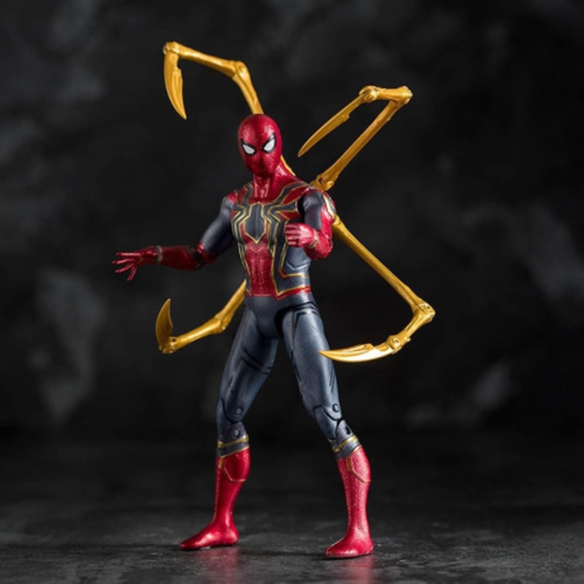 Marvel Iron Spiderman Con Figura Accion Articulada Con Luz rojo azul 