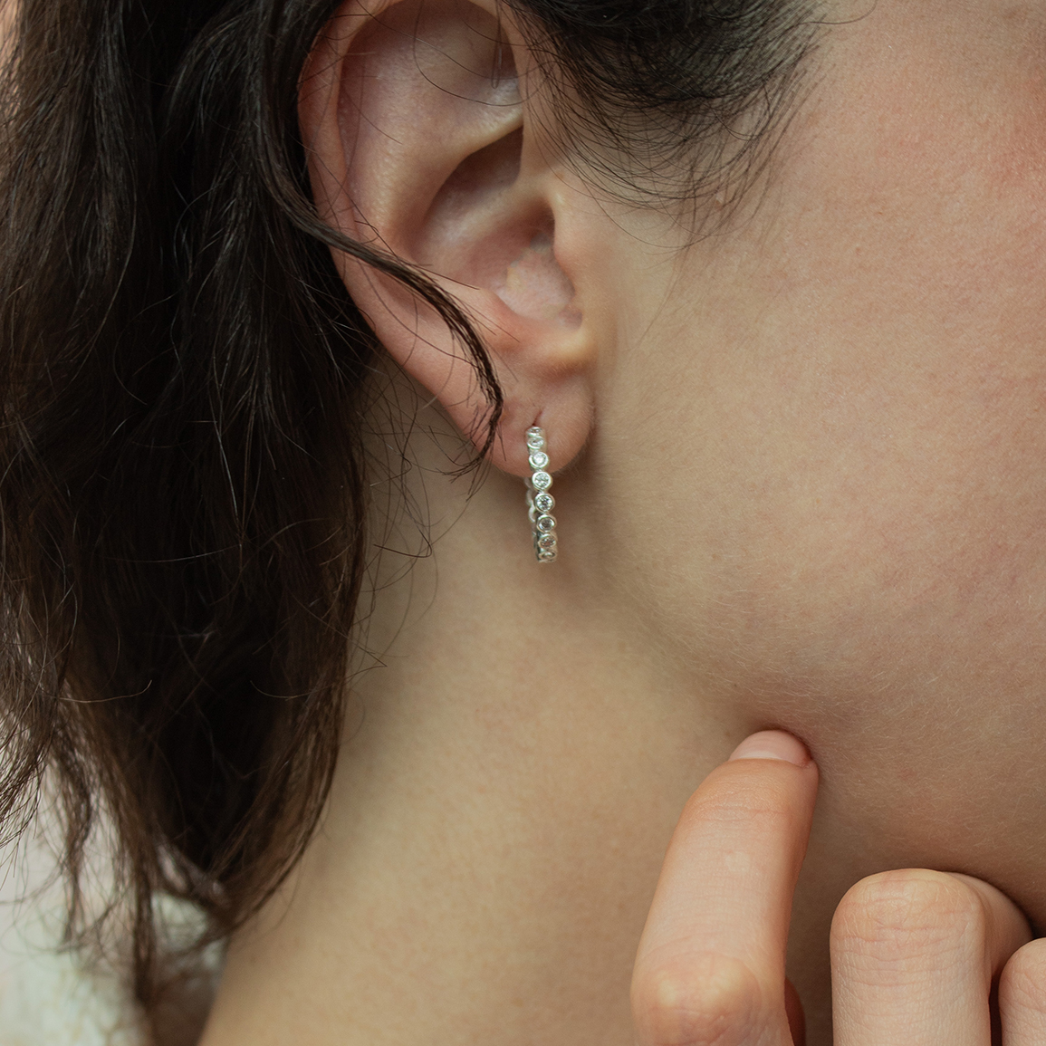 Arracadas Destellos de plata y zirconias, joyería para mujer por Anante Joyería