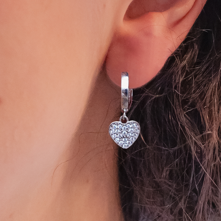 Huggies Destellos corazón de plata con zirconias, joyería para mujer por Anante Joyería