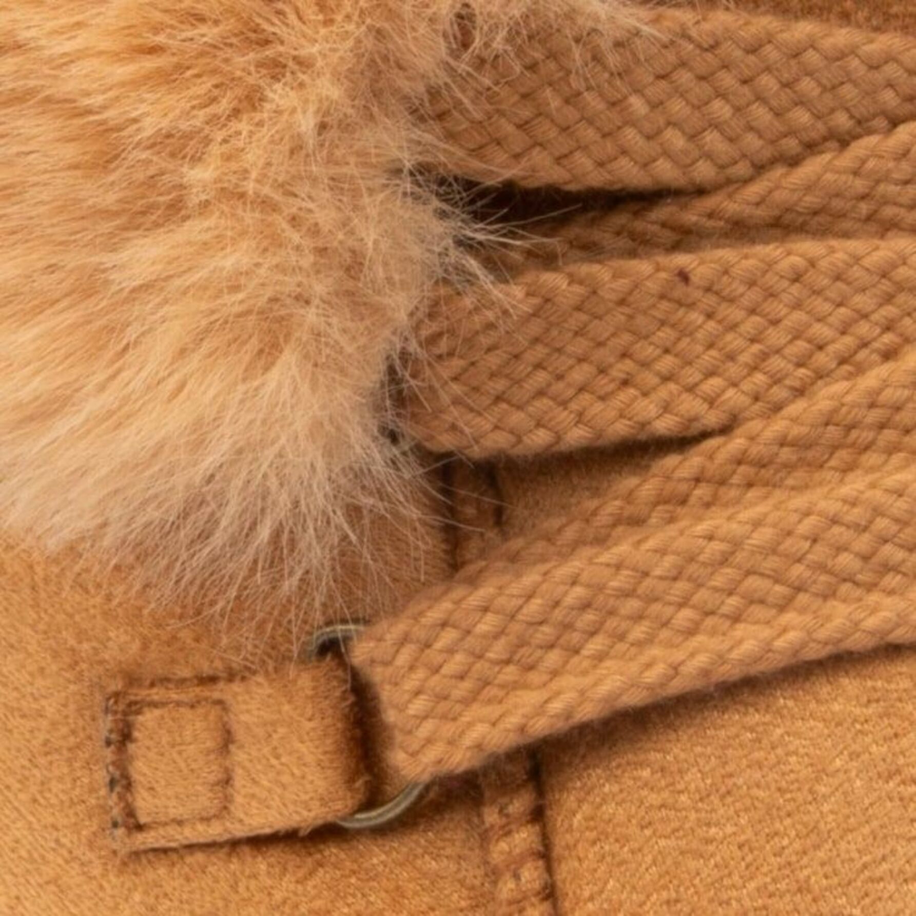 Botas para mujer, invernales, con forro de peluche, tipo botín, marca PBPS con acabado ante y color camel, mod. 1141383