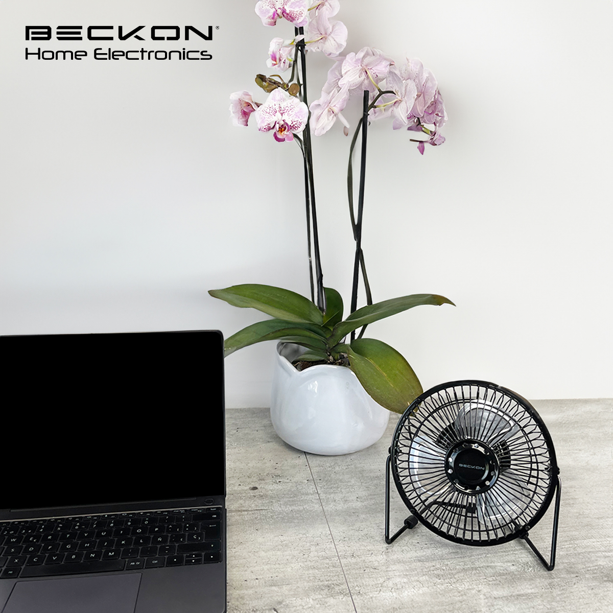 Ventilador de escritorio oficina buró mesa oficina cocina vehículo de USB + clip color negro 15.2cm Beckon.