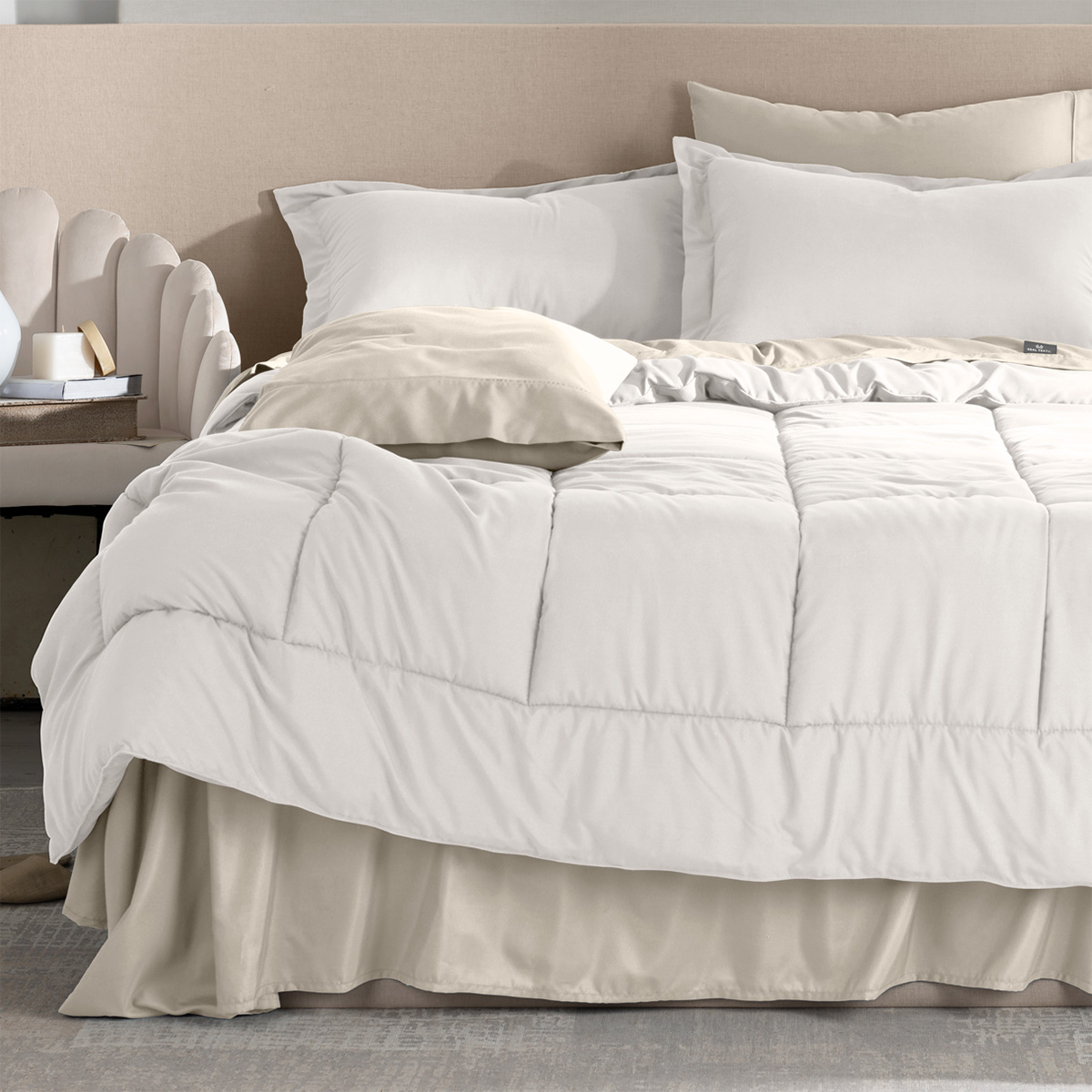 Set Edredón Queen Size con Fundas y Sábanas 7 Pzas Blanco / Beige Real Textil.
