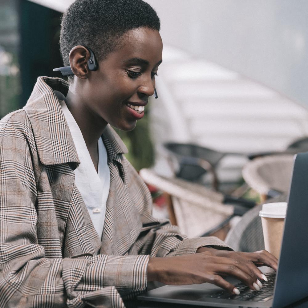 Audifonos Estereo Bluetooth Conduccion Ósea Negro Aftershokz