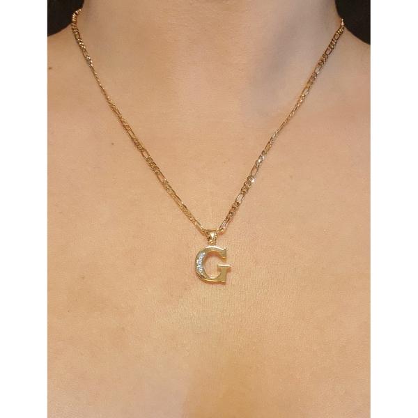 Cadena y dije de brillos con corona de oro laminado letra "Q"