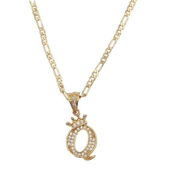 Cadena y dije de brillos con corona de oro laminado letra "Q"