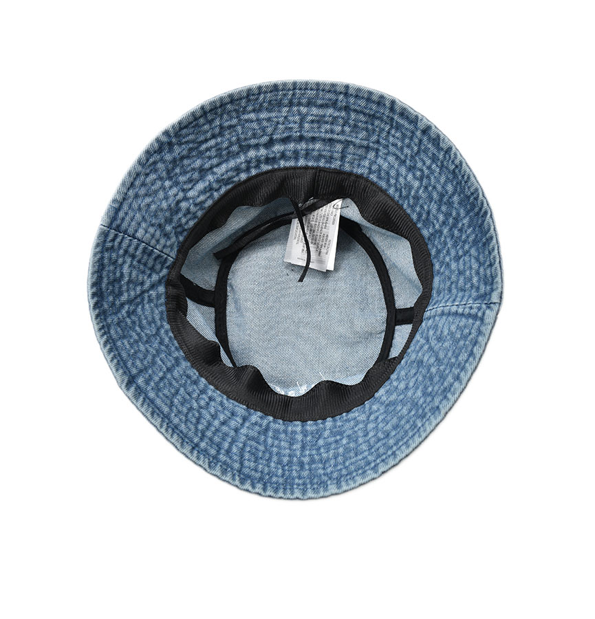 Sombrero Bucket Ajustable Apariencia  Mezclilla Detalle de Letras Bordadas