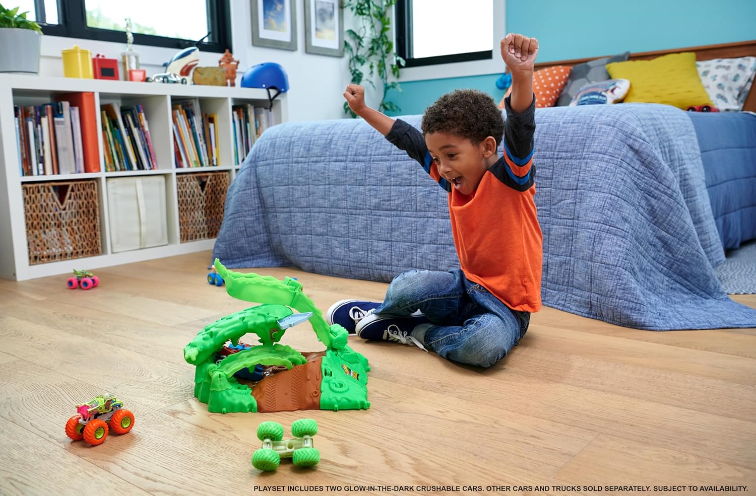 Pista Mattel Hot Wheels Monster Trucks Arena de Demolición Glow in The Dark