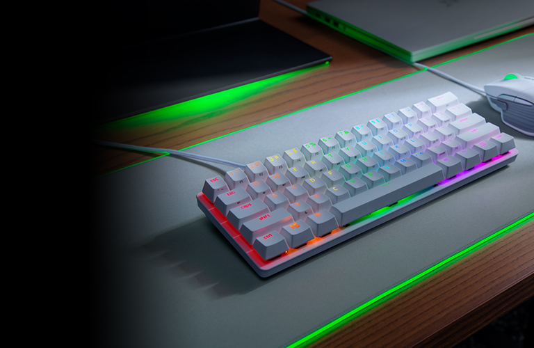  Teclado Mecanico Mini Blanco al 60% ,Chroma RGB para Pc Gamer Razer Huntsman Edición Especial - 62 Teclas, Alámbrico, QWERTY, Aluminio, con Cable Tipo C Desmontable,(Reacondicionado)