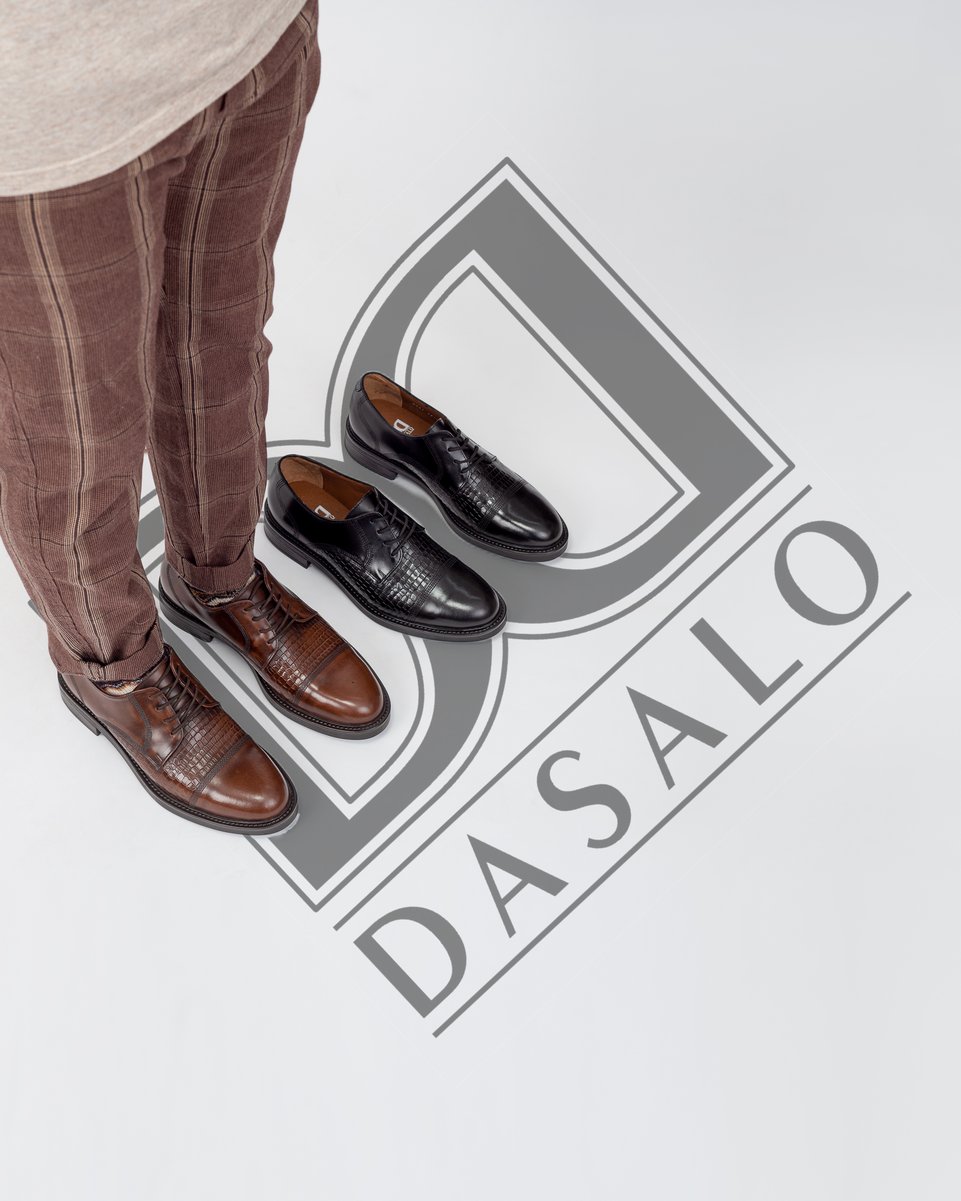 Zapato Derby de Piel Grabada para Hombre en Color Café con Agujetas