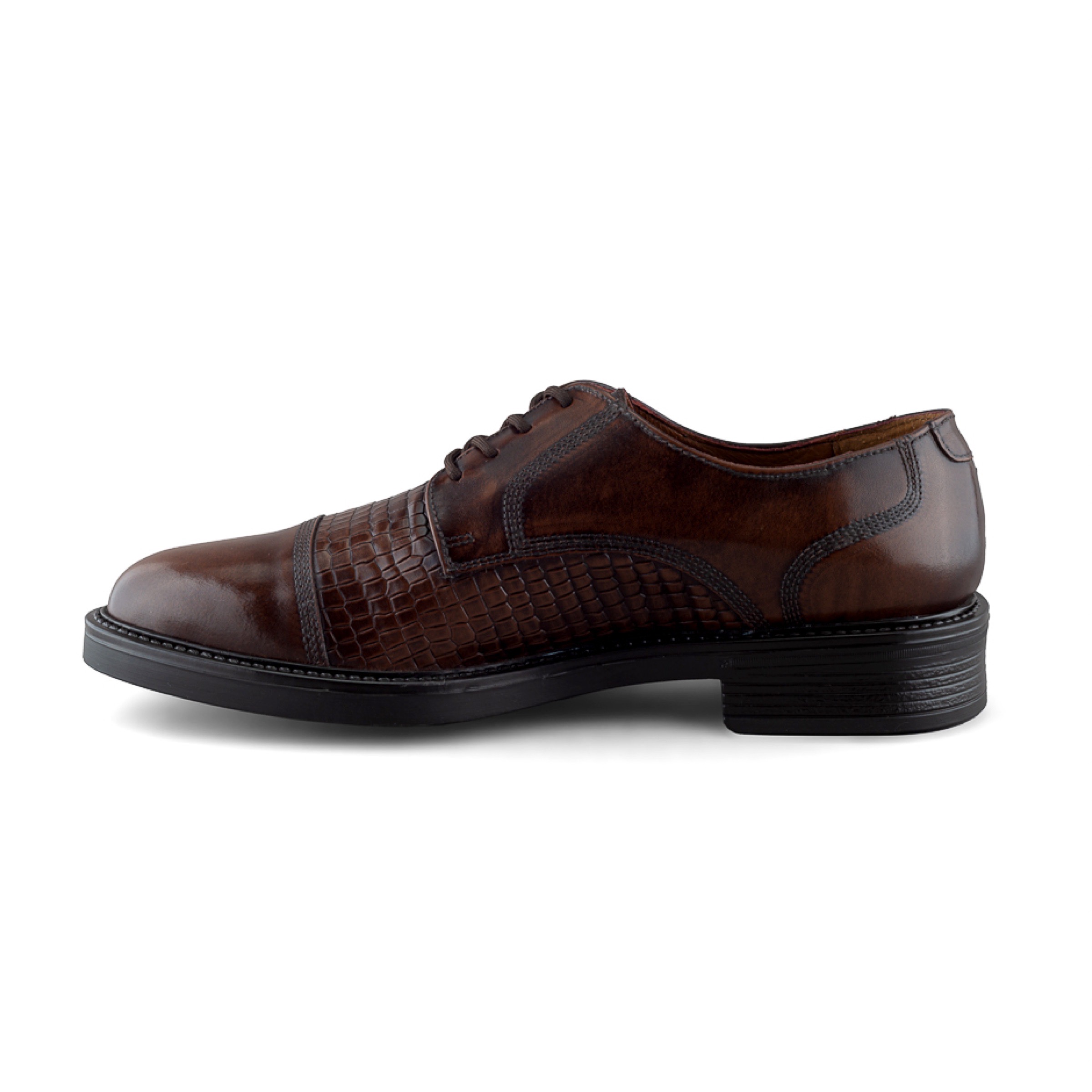 Zapato Derby de Piel Grabada para Hombre en Color Café con Agujetas