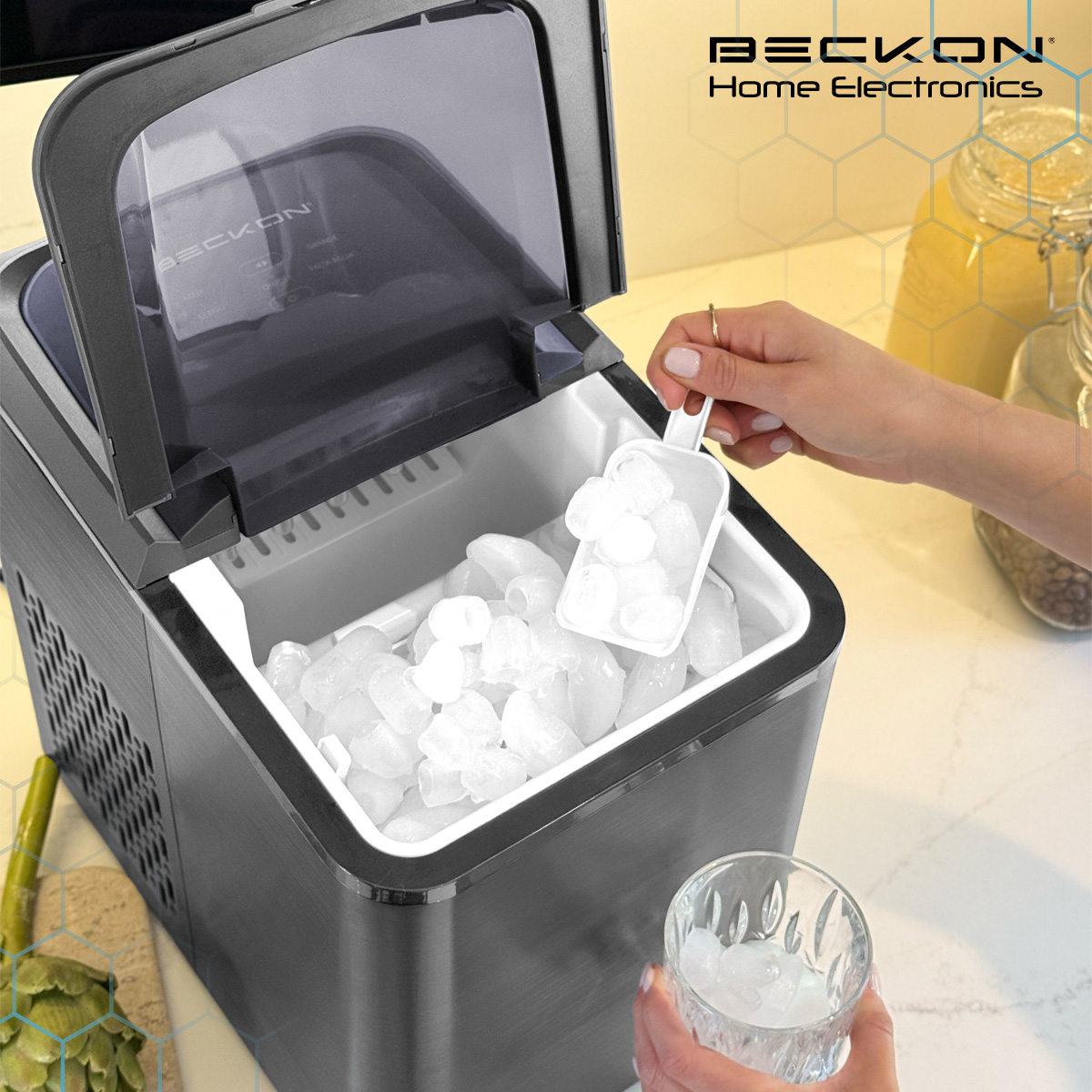 Máquina para hacer hielos Ice machine Beckon automática de 12kg por día hielo de 2 tamaños tipo bala con canasta y pala 127v