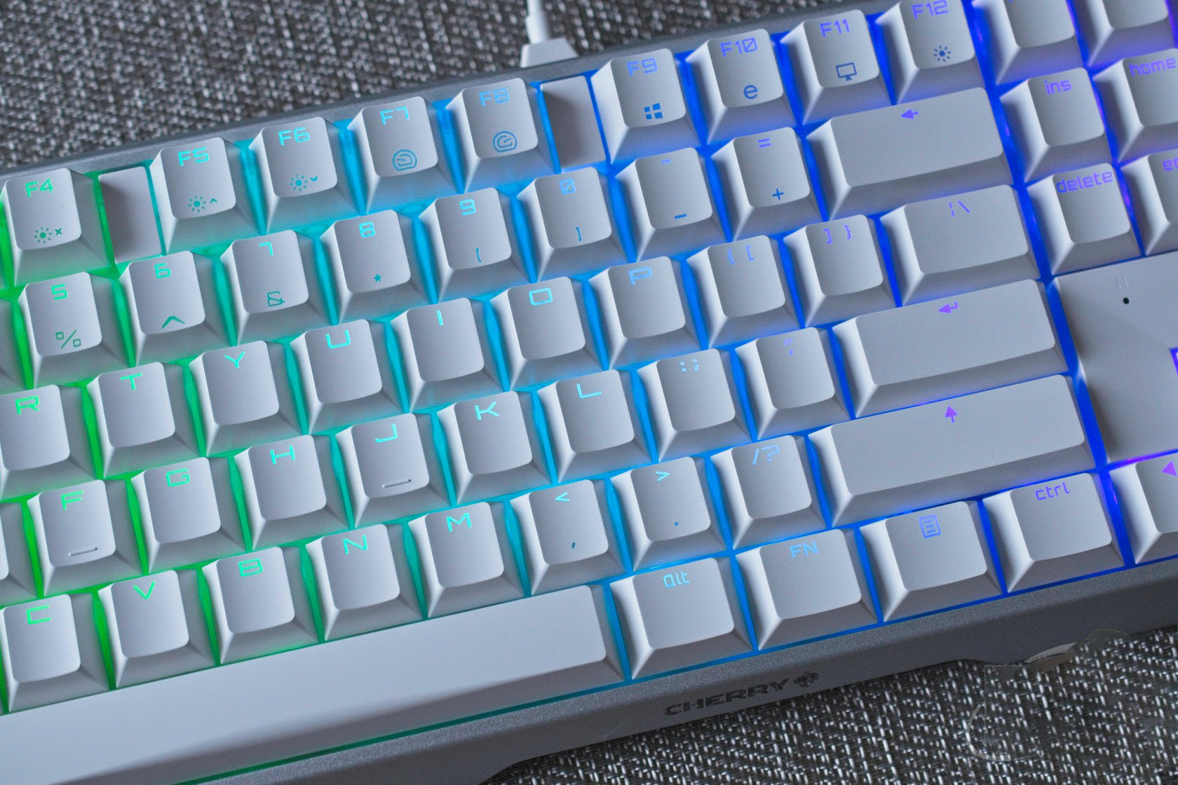Teclado Gamer Cherry MX 3.0S Alámbrico RGB Blanco con Interruptores Switchs Azules (Reacondicionado)