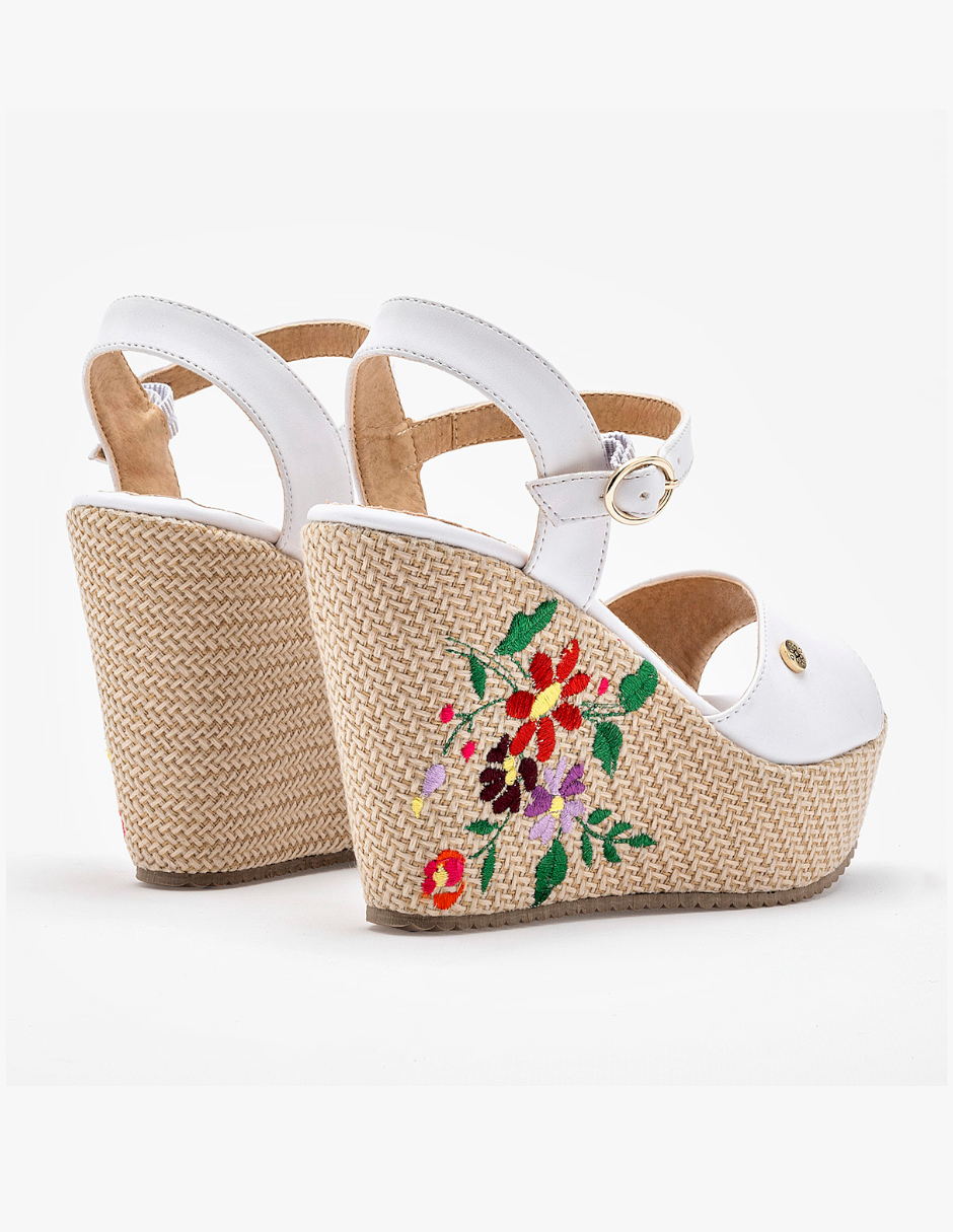 sandalia con plataforma color blanco