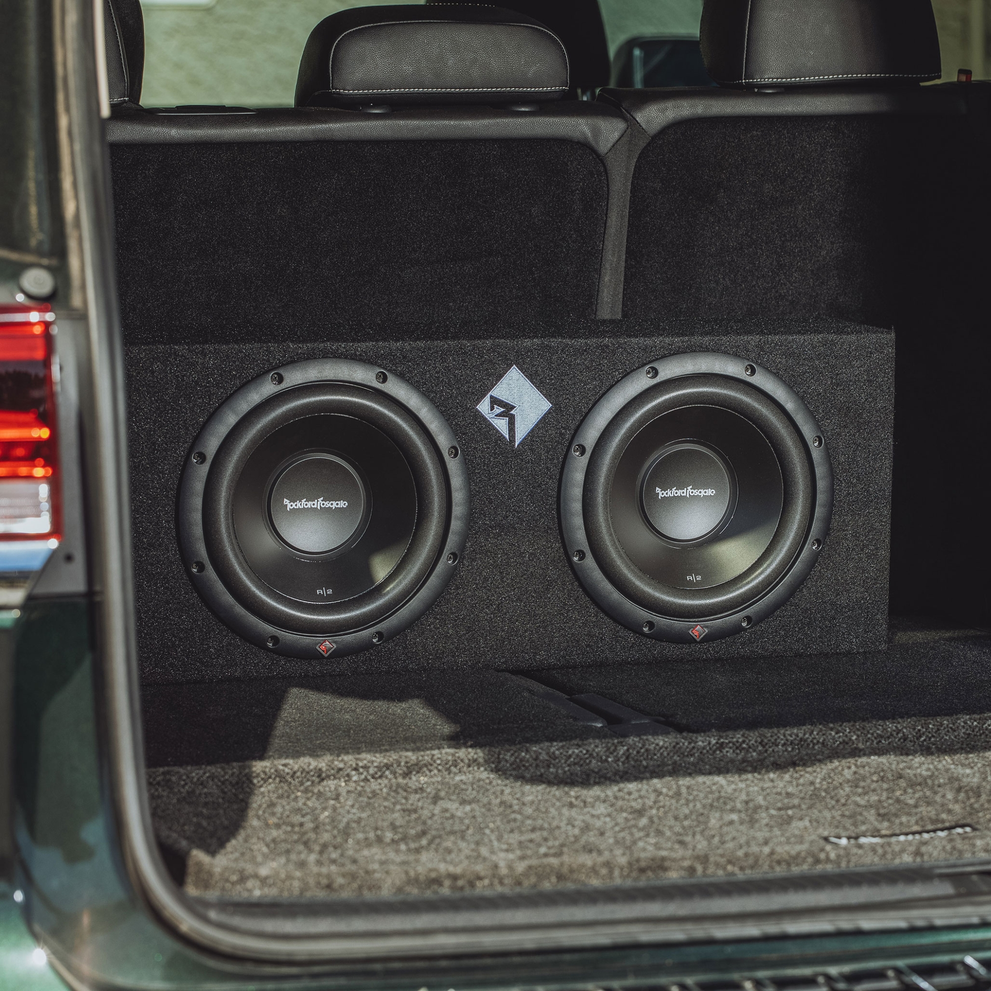 Cajón Sellado con Subwoofer Doble Rockford Fosgate R2-2X10 1000W 10 PLG 2O