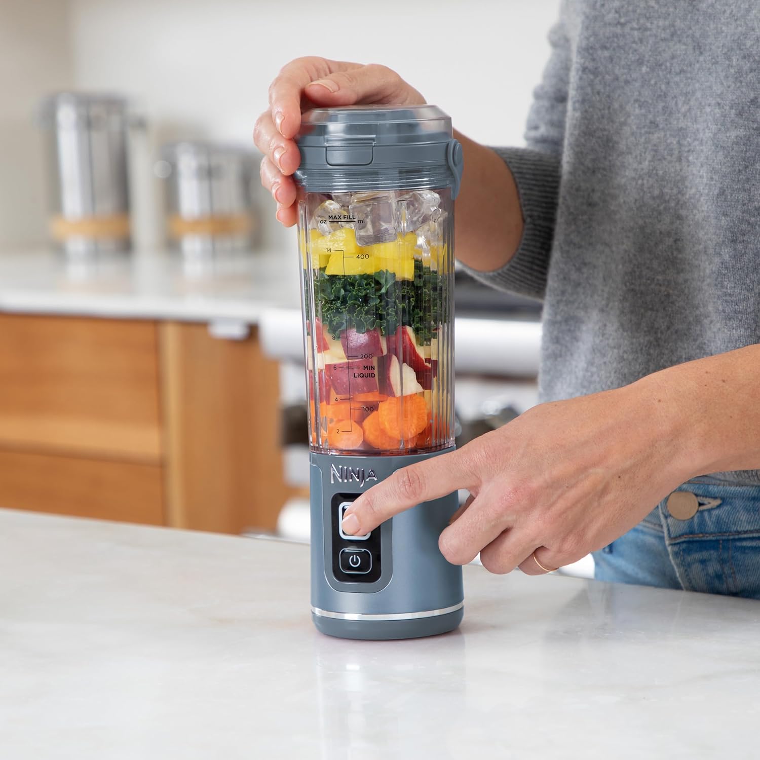 Ninja Blast Licuadora Portatil Recargable para Smoothies,Batidos,Ninja frappe de cable desmontable USB tipo C, vaso licuadora de 532ml(18 oz)  Azul (Reacondicionado) 