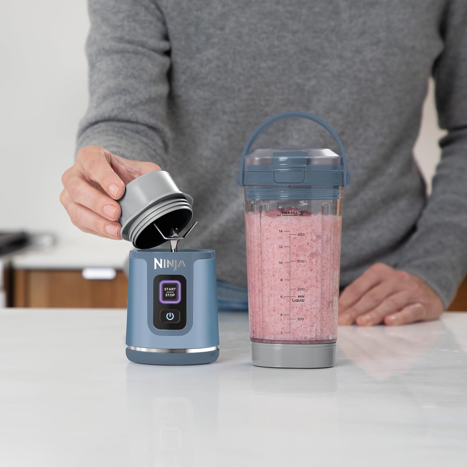 Ninja Blast Licuadora Portatil Recargable para Smoothies,Batidos,Ninja frappe de cable desmontable USB tipo C, vaso licuadora de 532ml(18 oz)  Azul (Reacondicionado) 