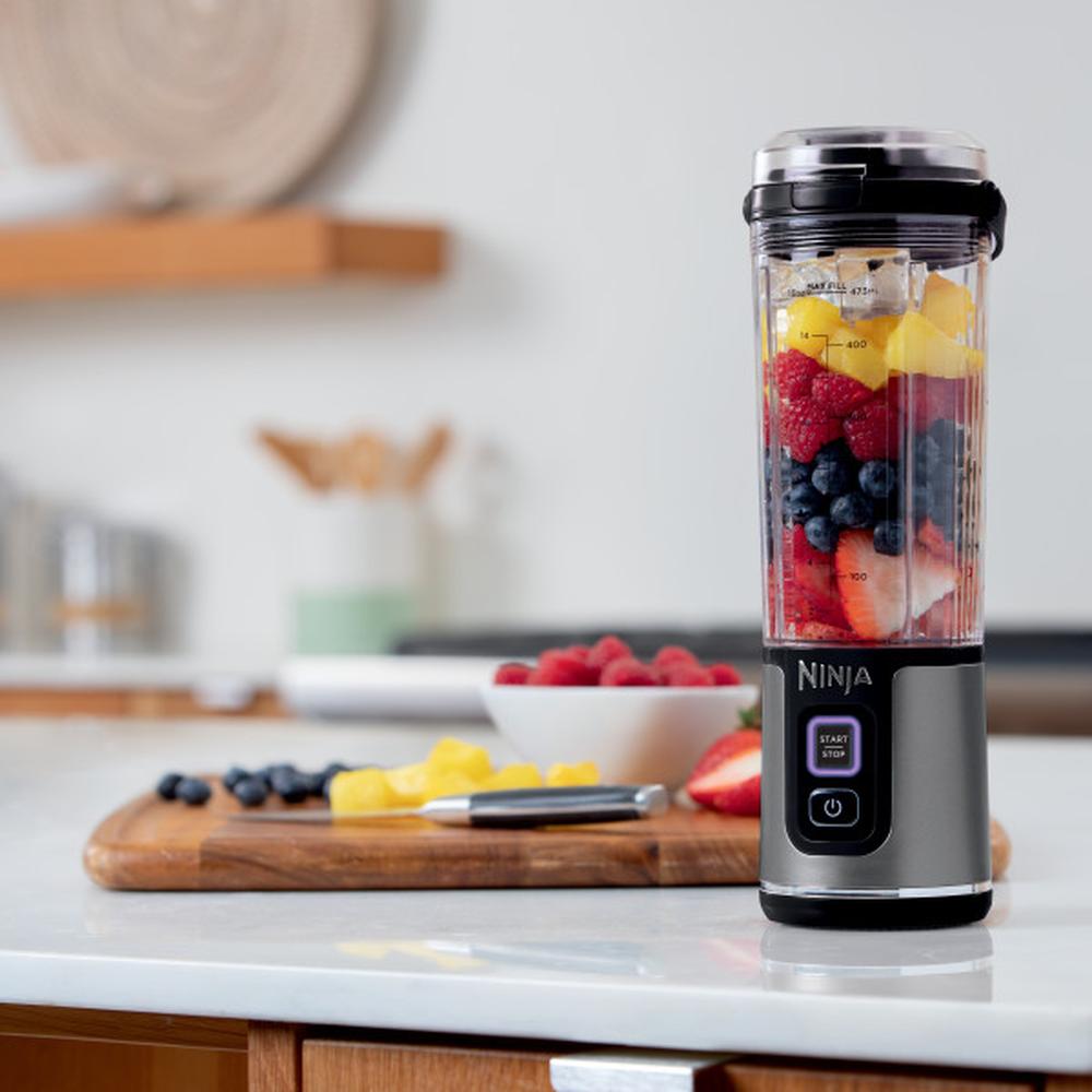 Ninja Blast Licuadora Portatil Recargable para Smoothies,Batidos,Ninja frappe de cable desmontable USB tipo C, vaso licuadora de 532ml(18 oz) Gris (Reacondicionado) 