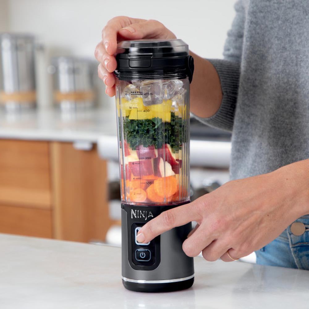 Ninja Blast Licuadora Portatil Recargable para Smoothies,Batidos,Ninja frappe de cable desmontable USB tipo C, vaso licuadora de 532ml(18 oz) Gris (Reacondicionado) 