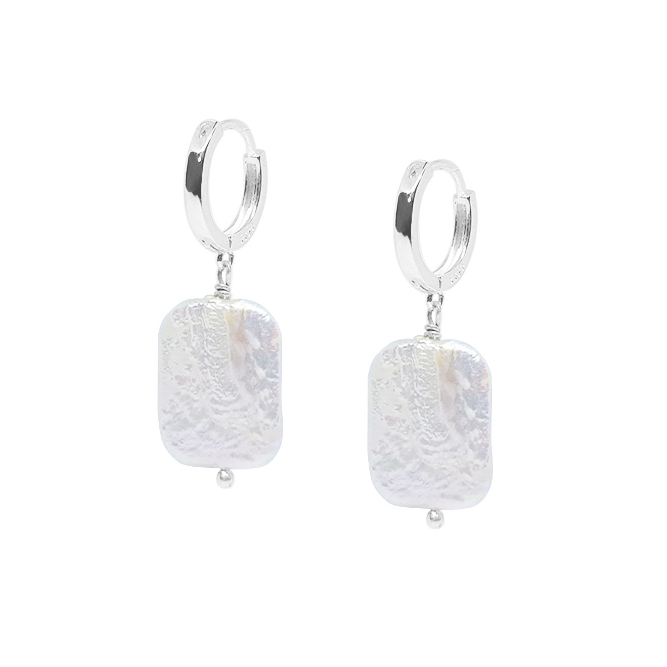 Arracadas tipo huggies de plata .925 con perla blanca rectangular