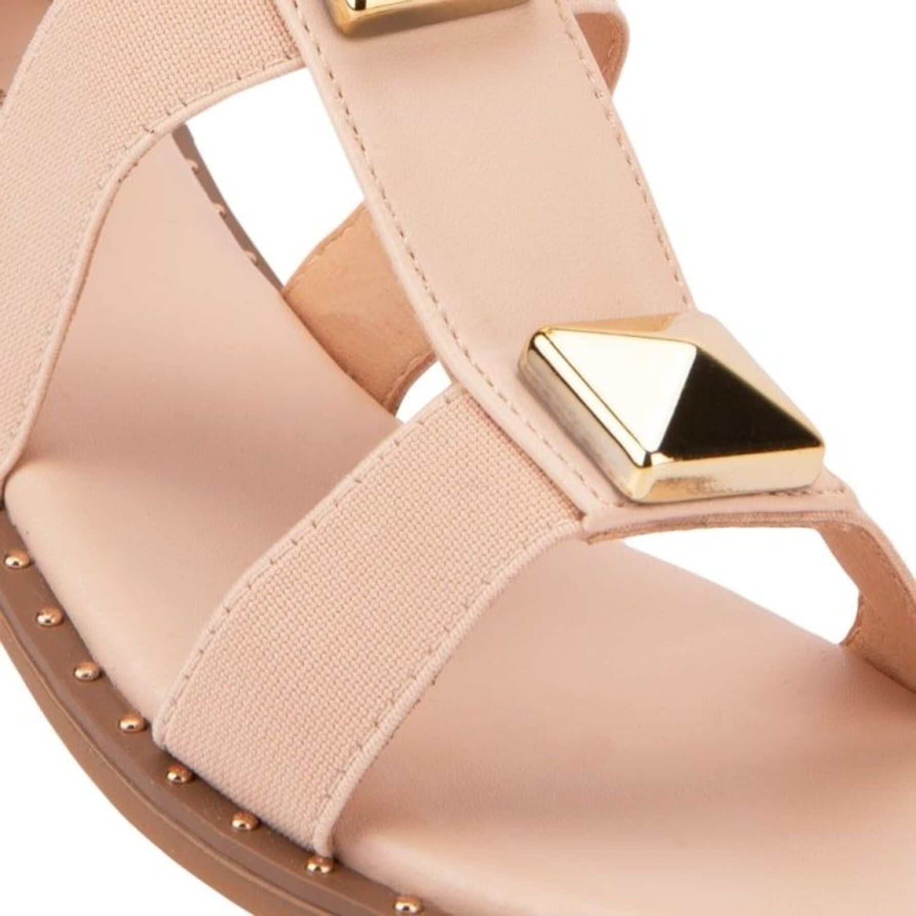 Sandalia para mujer, tipo gladiador, con estilo romano, estoperoles y acabado napa, marca PBPS, color beige, mod. 1191785