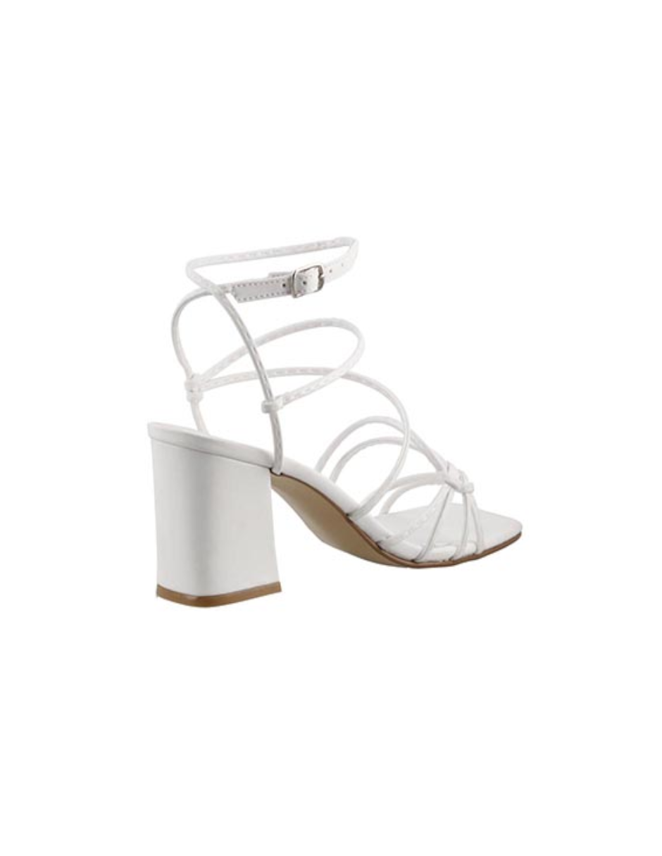 sandalia con tacon color blanco