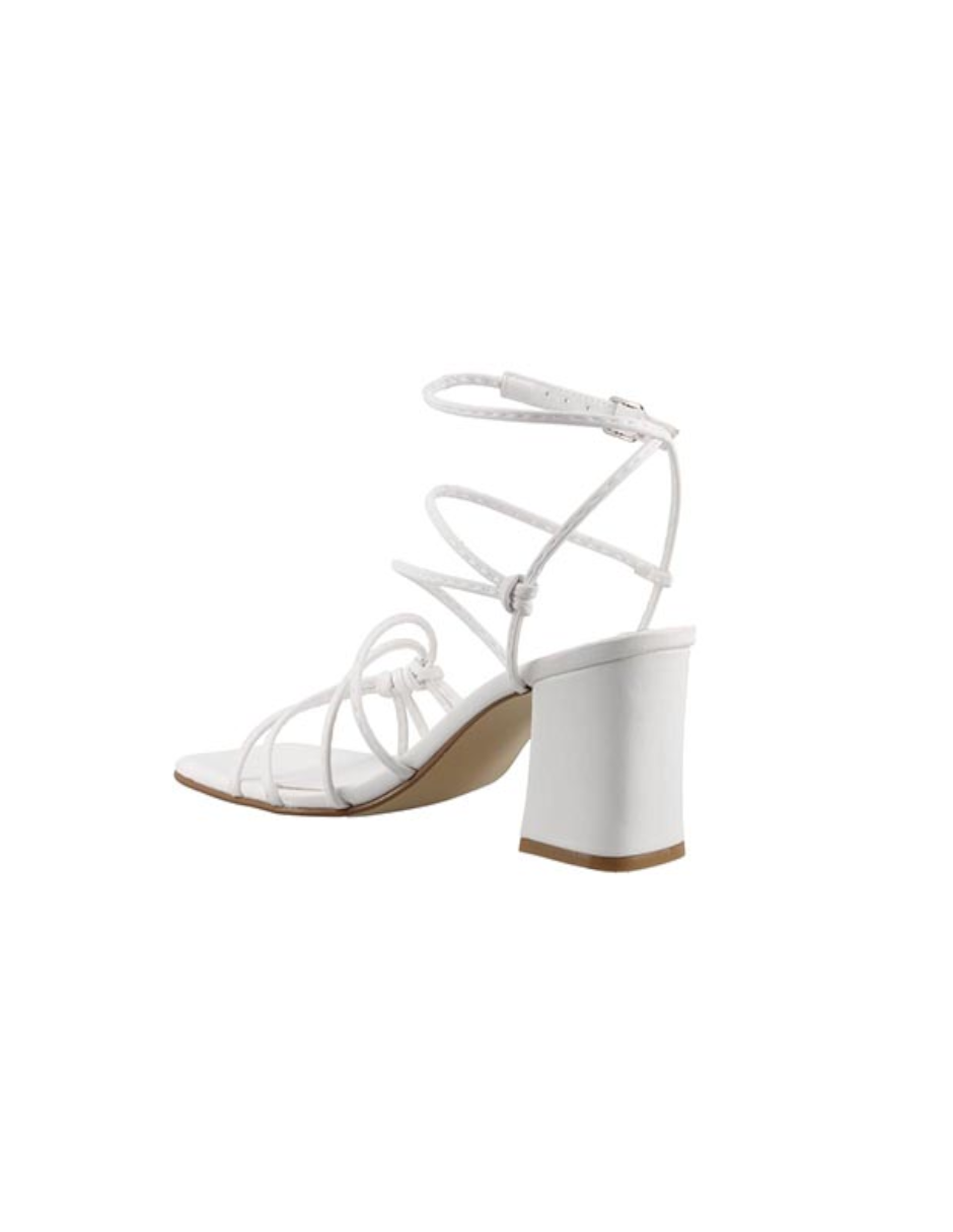 sandalia con tacon color blanco