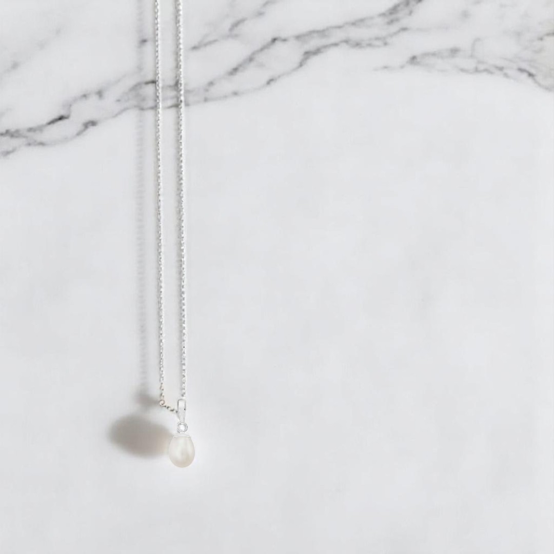 Dije de Perla Cultivada en Plata .925 + Obsequio