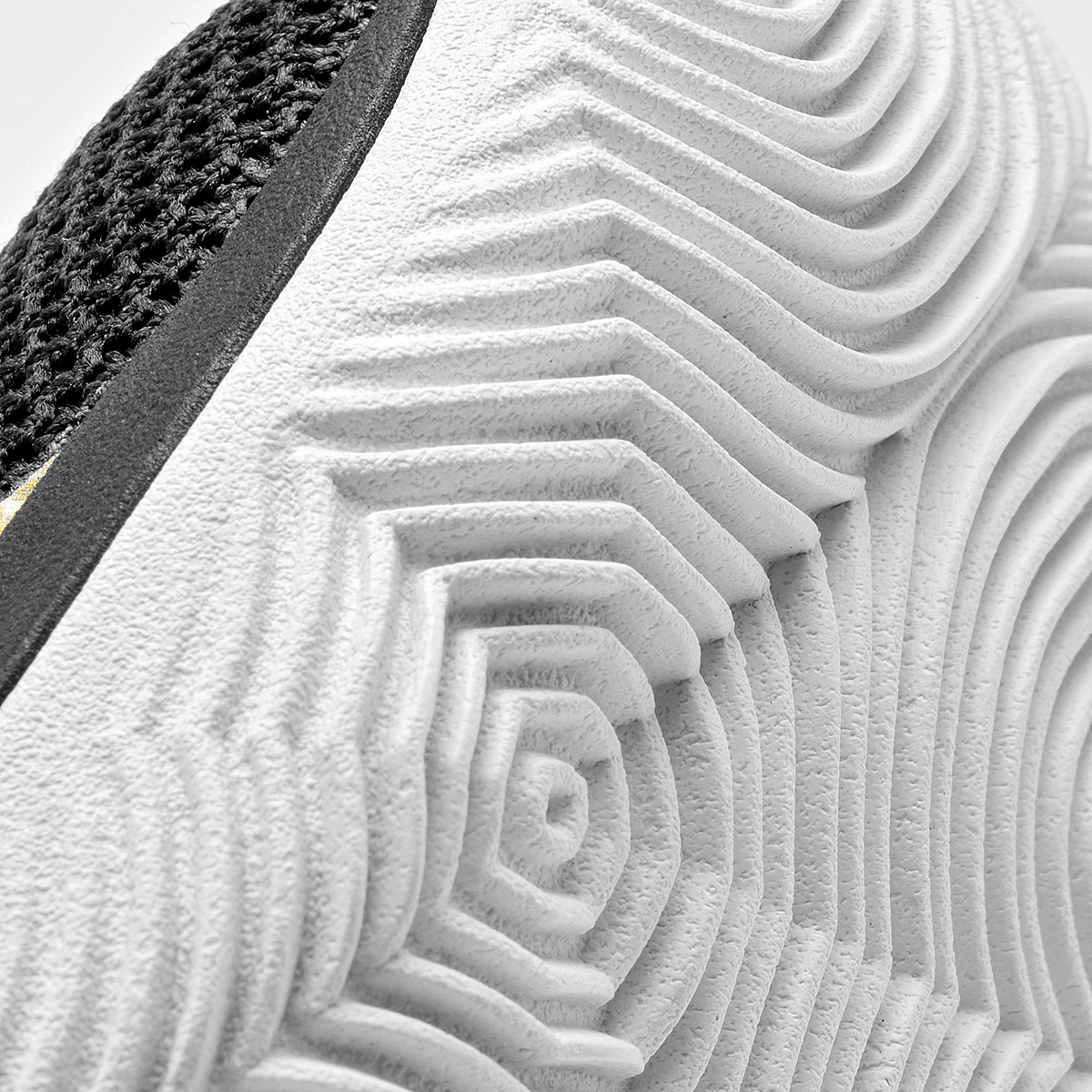 UNDER ARMOUR UA Jet '23 TENIS HOMBRE DEPORTIVO COLOR NEGRO ORO