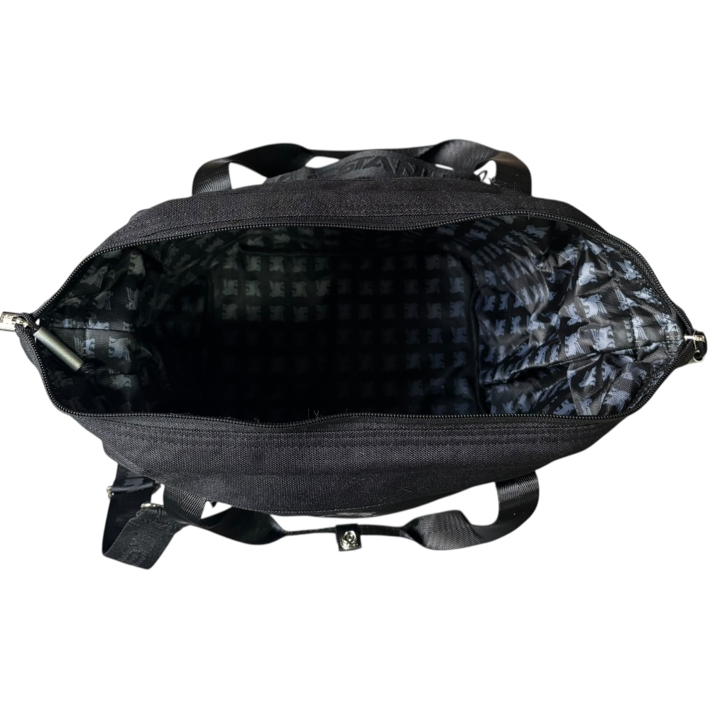Lonchera Julliene all day Stanley negra fabricada 100% con poliester reciclado,
