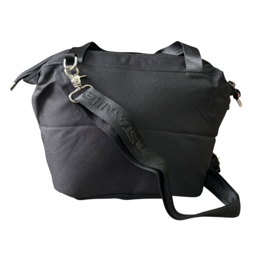Lonchera Julliene all day Stanley negra fabricada 100% con poliester reciclado,