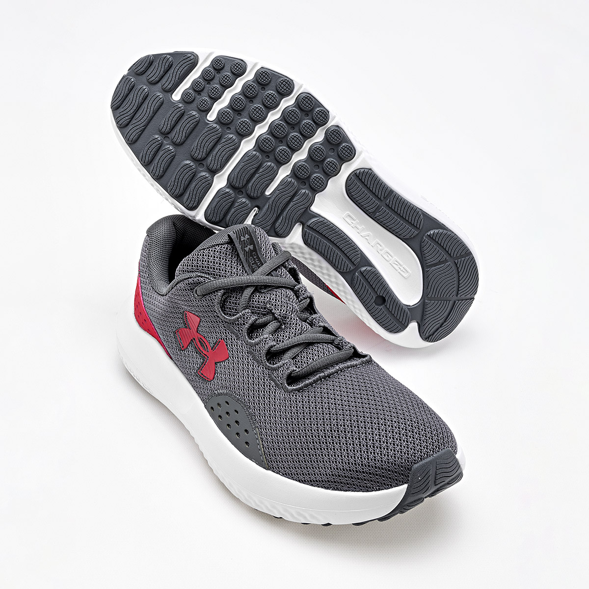 UNDER ARMOUR UA Charged Surge 4 TENIS HOMBRE DEPORTIVO COLOR GRIS ROJO