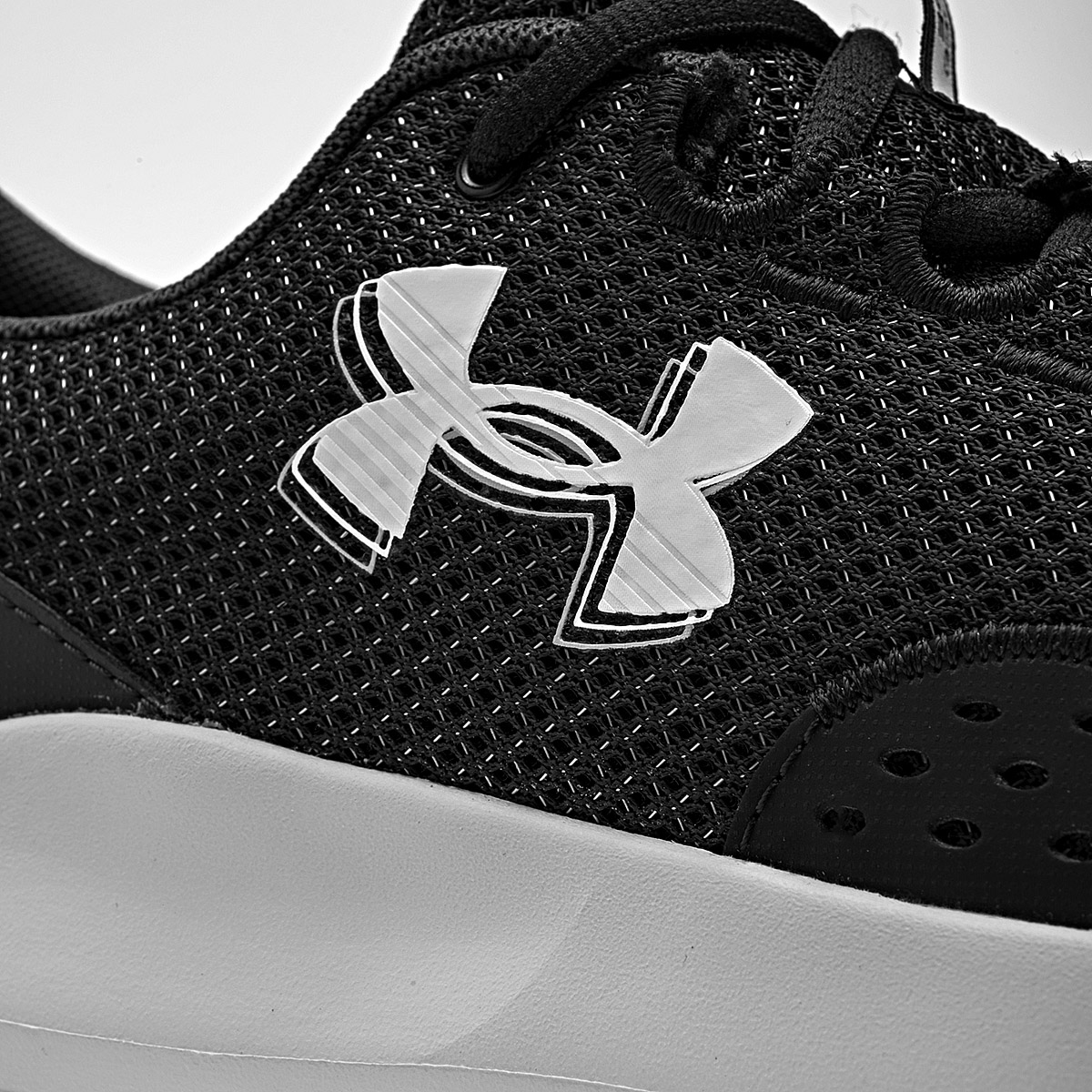 UNDER ARMOUR UA Charged Surge 4 TENIS HOMBRE DEPORTIVO COLOR NEGRO